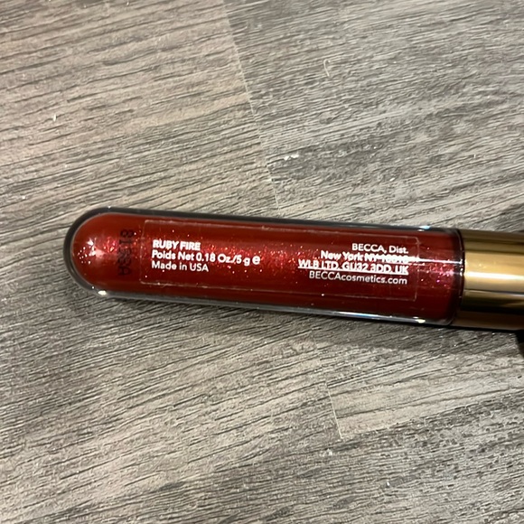 NIB NWT Becca Volcano Goddess Glow Gloss in Ruby Fire - Picture 5 of 6